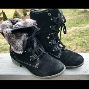 Black suede boots with fur lining
